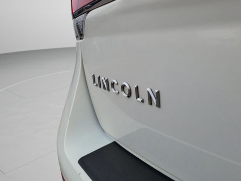 Used 2013 Lincoln MKX FWD image 9