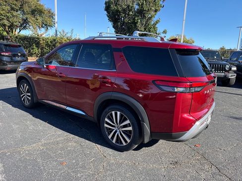 Used 2022 Nissan Pathfinder Platinum w/ Cargo Package image 3