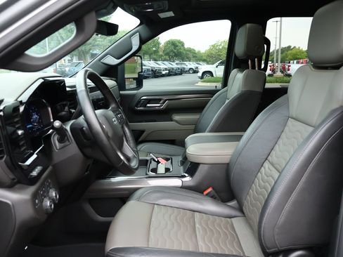 Used 2025 Chevrolet Silverado 2500 ZR2 w/ Technology Package AWD/4WD image 13
