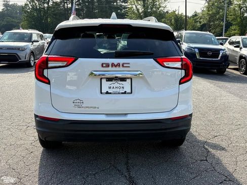 Used 2022 GMC Terrain SLE w/ Driver Convenience Package FWD image 6