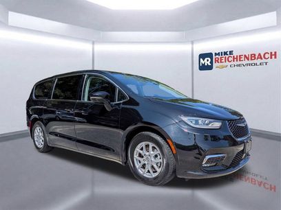 Used 2024 Chrysler Pacifica Touring-L