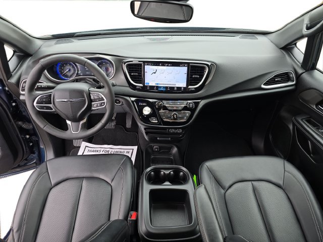 Used 2025 Chrysler Pacifica Select FWD image 31