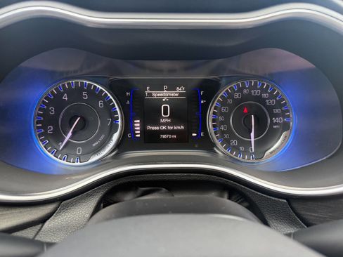 Used 2015 Chrysler 200 Limited w/ Convenience Group image 17