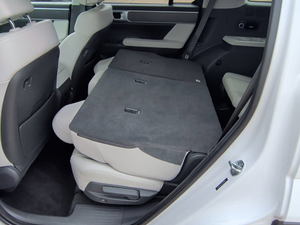 Used 2026 Hyundai Santa Fe SEL FWD image 33
