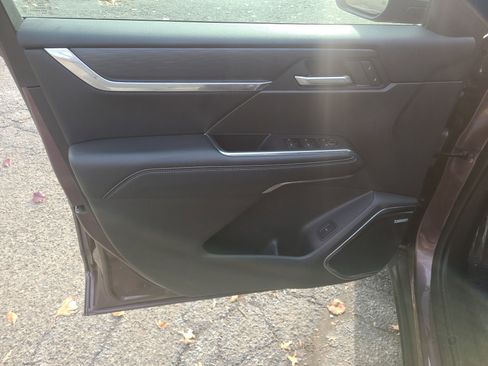 Used 2025 GMC Acadia Elevation w/ LPO, All-Weather Package image 15