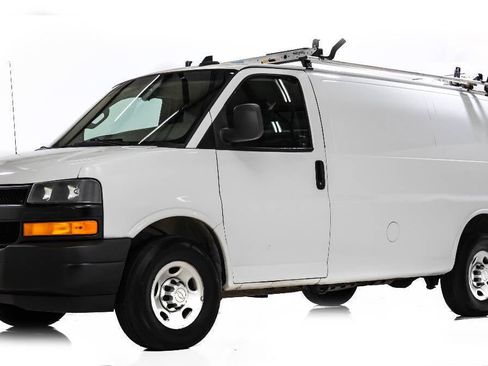 Used 2018 Chevrolet Express 2500 w/ Enhanced Convenience Package image 2
