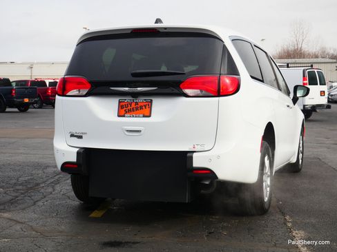 New 2026 Chrysler Voyager LX image 27