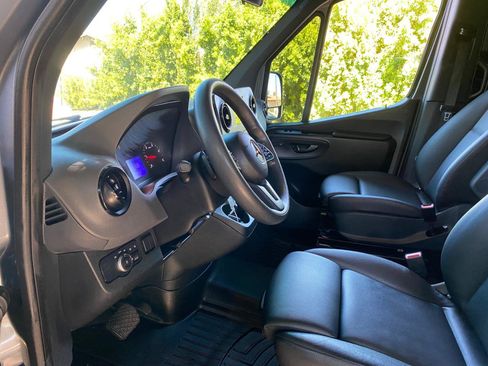 Used 2021 Mercedes-Benz Sprinter 2500 image 28