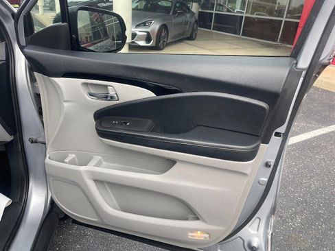 Used 2018 Honda Pilot Touring image 13
