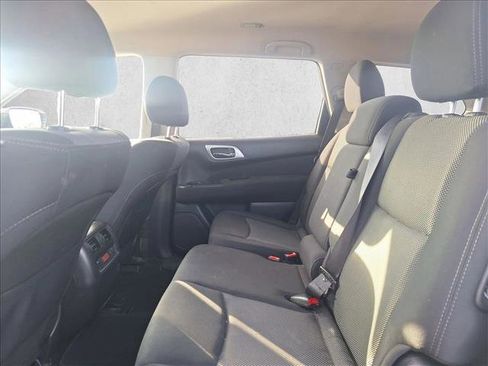 Used 2017 Nissan Pathfinder S image 14