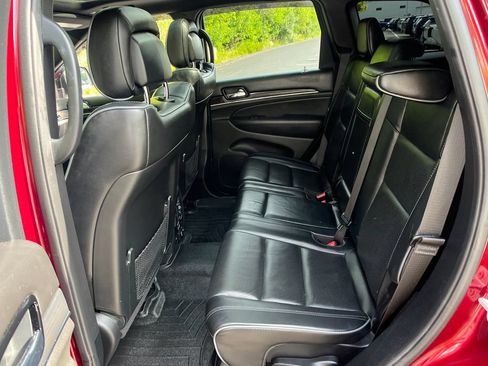 Used 2019 Jeep Grand Cherokee Overland AWD/4WD image 22