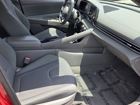 Certified 2025 Hyundai Elantra SE FWD image 16