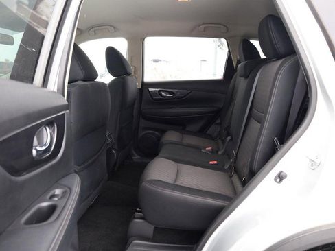 Used 2017 Nissan Rogue SV image 20