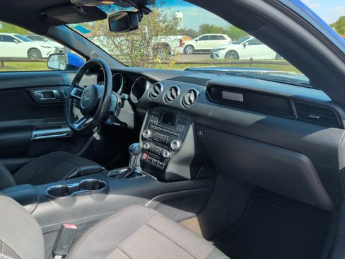 Used 2016 Ford Mustang Coupe RWD image 25