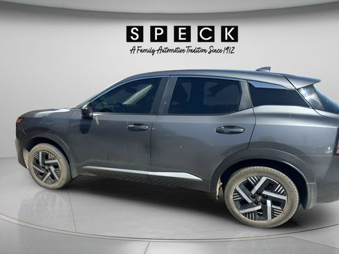 Used 2025 Nissan Kicks SV w/ Charging Package FWD image 2