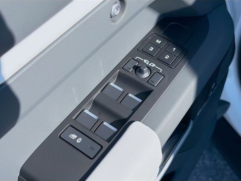 New 2026 Land Rover Defender 110 X-Dynamic SE AWD/4WD image 23