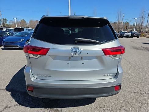 Certified 2018 Toyota Highlander XLE w/ Carpet Mat Package (TMS) image 5