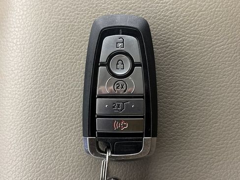 Used 2019 Ford Expedition XLT w/ Equipment Group 202A AWD/4WD image 34