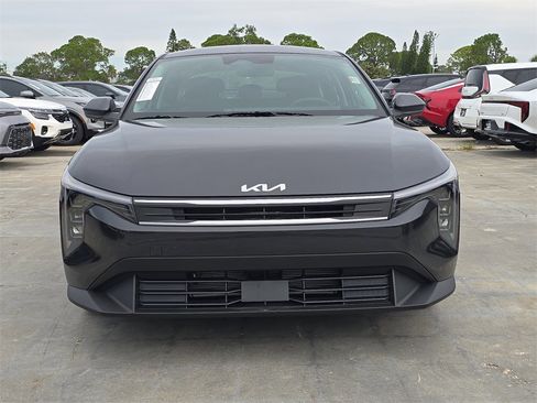 New 2025 Kia K4 LXS image 3