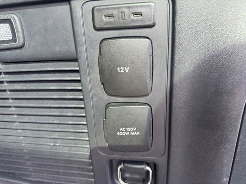 Certified 2025 Ford Expedition Platinum image 21