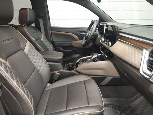 Used 2025 GMC Canyon Denali AWD/4WD image 7