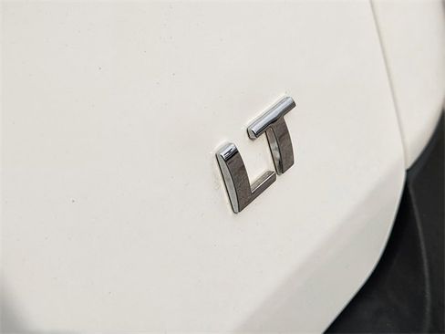 Used 2023 Chevrolet Traverse LT image 12