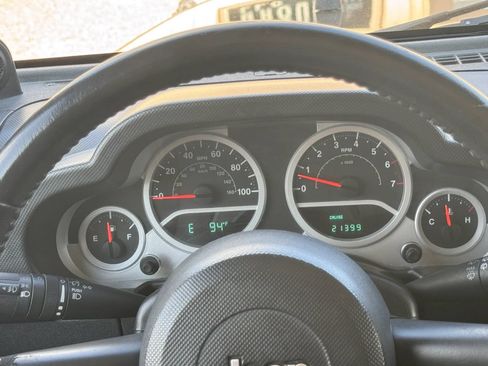 Used 2007 Jeep Wrangler Unlimited Sahara w/ Dual Top Group AWD/4WD image 5
