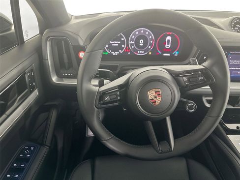Certified 2026 Porsche Cayenne Coupe AWD/4WD image 18