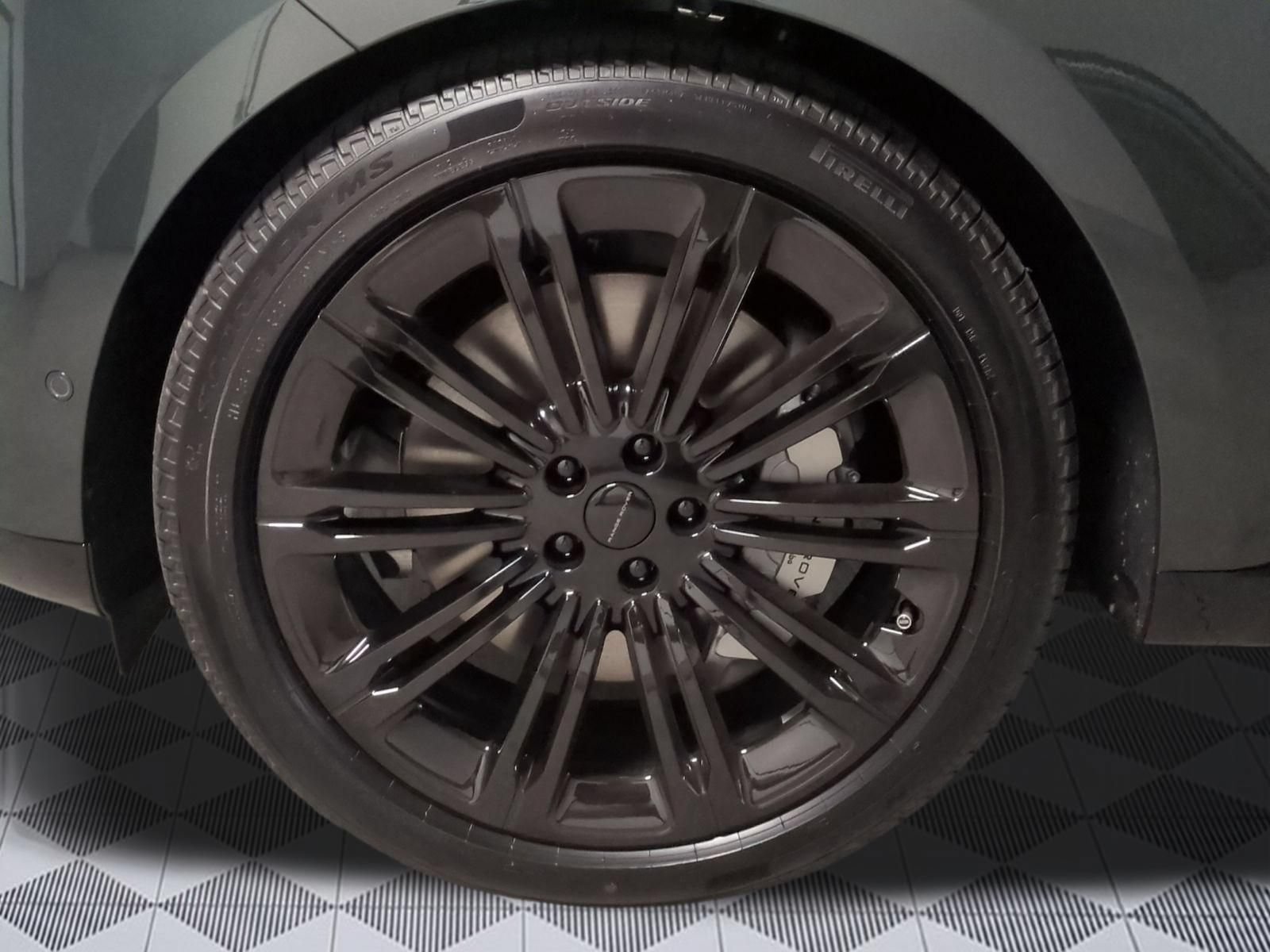 New 2026 Land Rover Range Rover Long Wheelbase SE AWD/4WD image 9