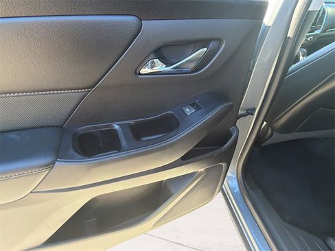 Used 2018 Chevrolet Traverse Premier w/ Driver Confidence II Package image 28