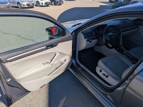 Used 2018 Volkswagen Passat 2.0T SE image 9