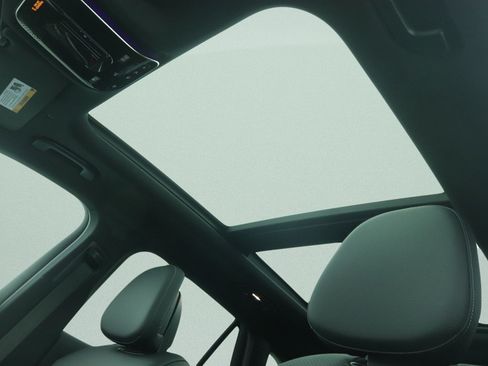 New 2026 Mercedes-Benz GLC 300 image 9