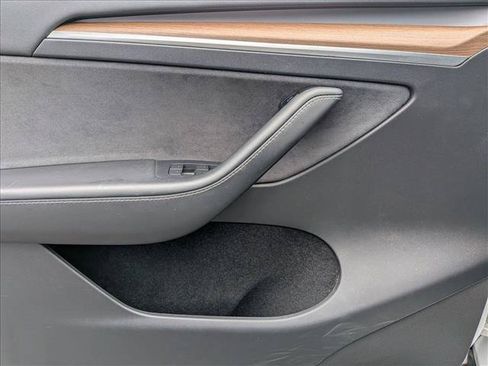 Used 2023 Tesla Model Y Long Range AWD/4WD image 10