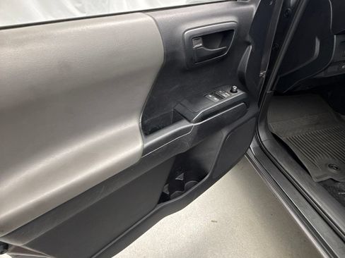 Used 2020 Toyota Tacoma SR AWD/4WD image 14