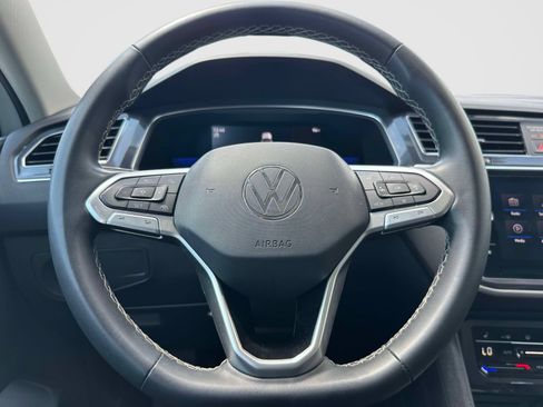 Certified 2022 Volkswagen Tiguan SE FWD image 22