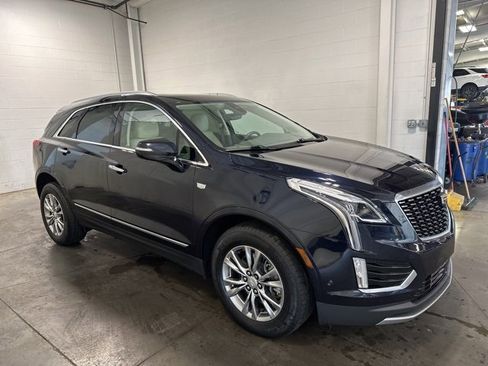 Used 2021 Cadillac XT5 Premium Luxury image 3