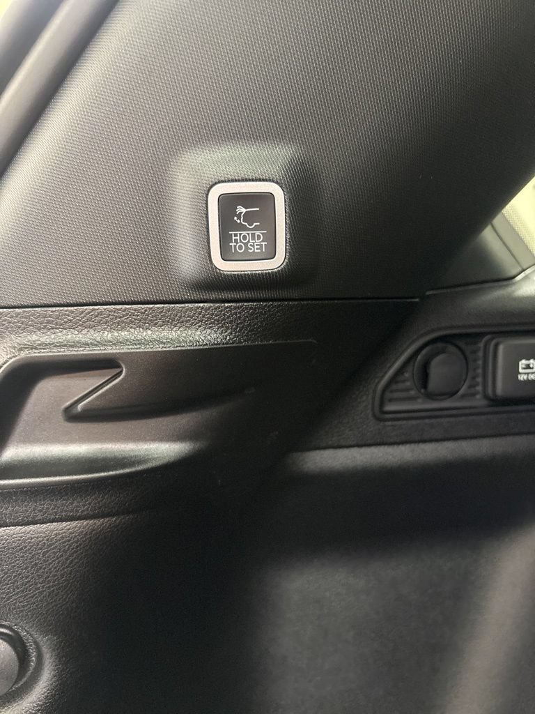 Used 2024 Jeep Grand Cherokee Limited AWD/4WD image 7