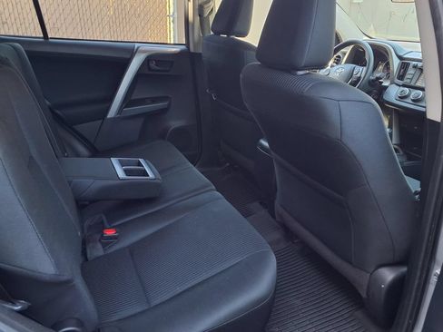 Used 2018 Toyota RAV4 LE w/ All Weather Liner Package FWD image 33