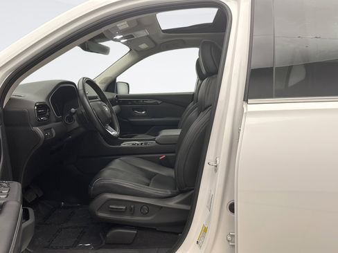 Used 2023 Honda Pilot Touring image 11