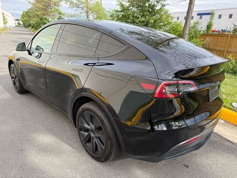 Used 2025 Tesla Model Y Long Range AWD/4WD image 3