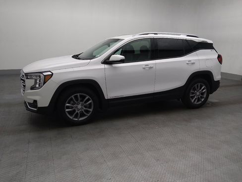 Used 2023 GMC Terrain SLT image 2