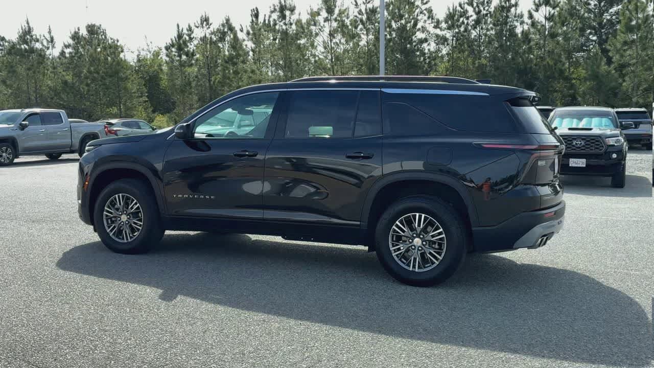 Used 2026 Chevrolet Traverse LT FWD image 6