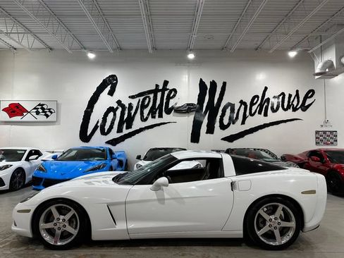 Used 2005 Chevrolet Corvette Coupe w/ Preferred Equipment Group RWD image 2