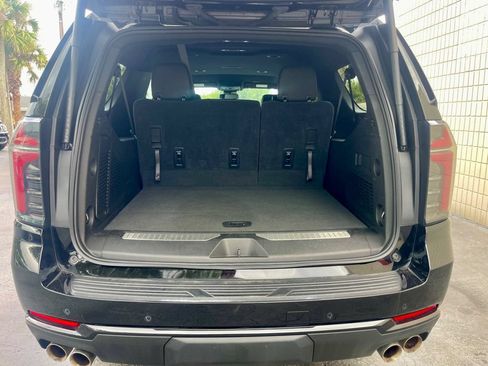Used 2025 Chevrolet Suburban Z71 AWD/4WD image 5