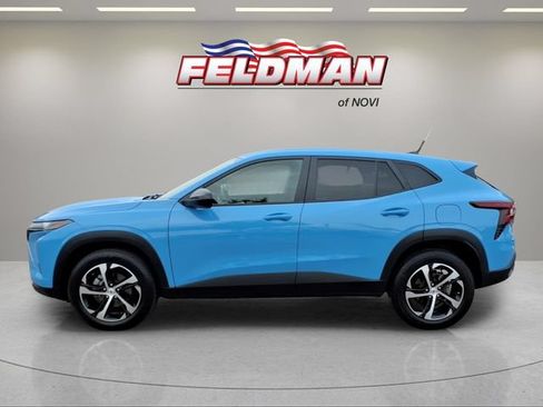 Used 2024 Chevrolet Trax RS w/ Driver Confidence Package FWD image 2