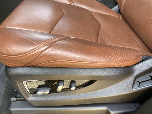 Used 2017 Cadillac Escalade ESV Premium Luxury AWD/4WD image 23