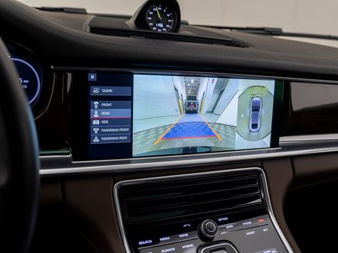 Used 2019 Porsche Panamera Turbo S Executive image 23