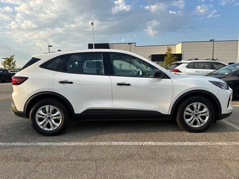 Used 2023 Ford Escape FWD image 3