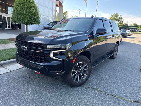 Used 2023 Chevrolet Suburban Z71 w/ Luxury Package AWD/4WD image 5