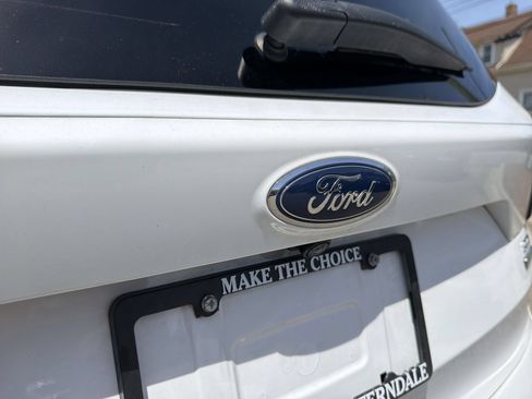 Used 2018 Ford Escape SE w/ Ford Safe & Smart Package FWD image 16